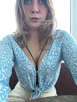 Snapshot of Puzdosia chatting on 11-26-25, 07:42 Puzdosia online show from 11-26-25, 07:42