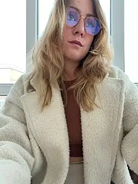 Snapshot of Puzdosia chatting on 12-15-25, 06:17 Puzdosia online show from 12-15-25, 06:17