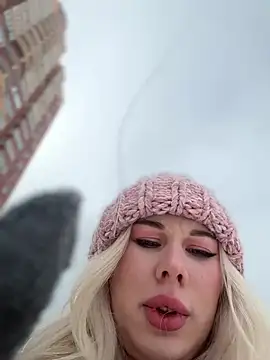 LaraHollywood online show from 01-10-25, 07:14