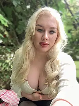 LaraHollywood online show from 09-21-25, 06:15