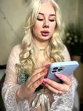 LaraHollywood online show from 10-14-25, 04:02