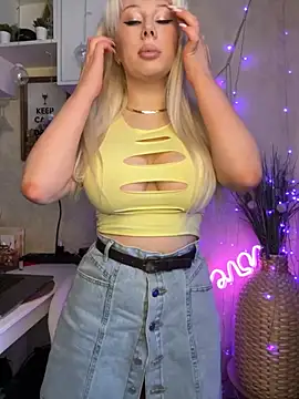 LaraHollywood online show from 03-05-26, 07:59