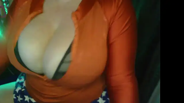 Snapshot of HoneyChambers chatting on 07-05-26, 02:40 HoneyChambers online show from 07-05-26, 02:40