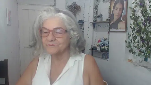FunnyGrandma online show from 09-20-25, 04:02