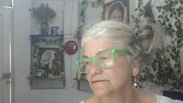 Snapshot of FunnyGrandma chatting on 07-08-26, 06:23 FunnyGrandma online show from 07-08-26, 06:23