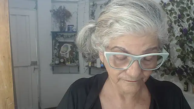 Snapshot of FunnyGrandma chatting on 07-14-26, 10:48 FunnyGrandma online show from 07-14-26, 10:48