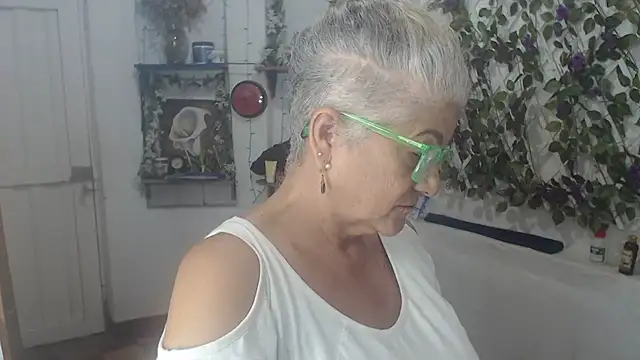 Snapshot of FunnyGrandma chatting on 07-27-26, 01:23 FunnyGrandma online show from 07-27-26, 01:23