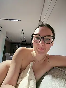 The Snowwhitee online show from 04-12-26, 06:57