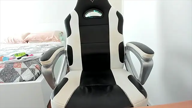 Snapshot of CallMeAngelica chatting on 10-01-25, 09:04 CallMeAngelica online show from 10-01-25, 09:04