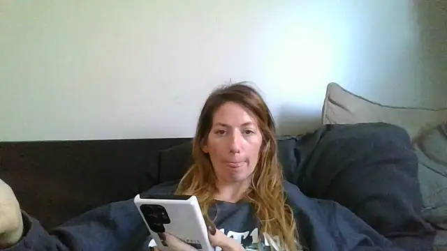 Rhodesxox online show from 11-17-25, 07:19