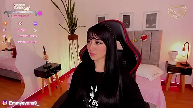 EmmyEvans1 online show from 12-20-24, 07:17