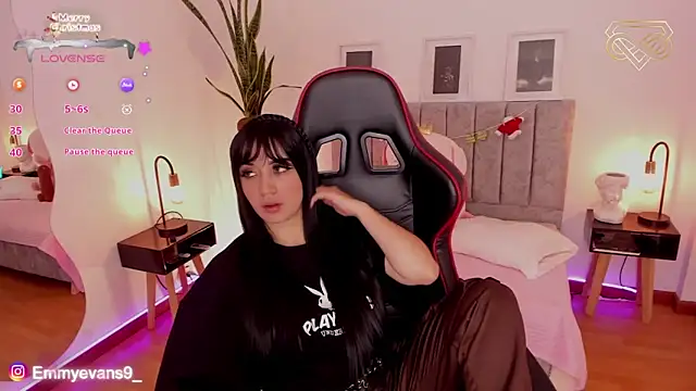 EmmyEvans1 online show from 12-20-24, 10:22