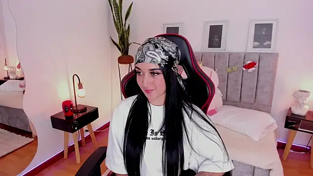 EmmyEvans1 online show from 01-03-25, 09:05