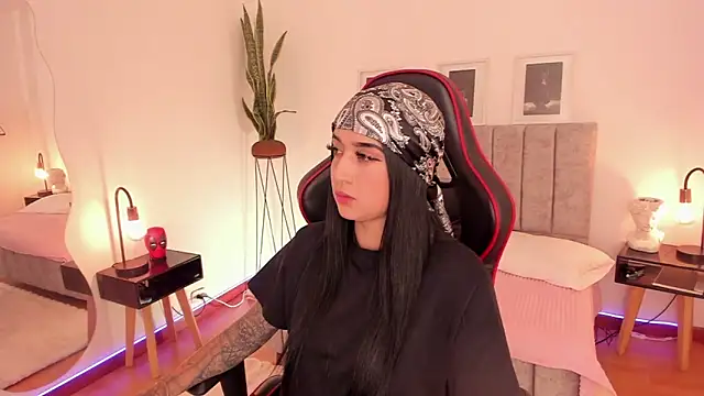 EmmyEvans1 online show from 01-24-25, 07:39