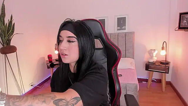 EmmyEvans1 online show from 01-27-25, 07:46