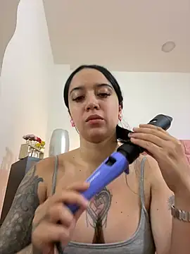 EmmyEvans1 online show from 02-02-25, 07:57