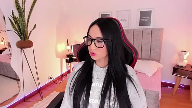 EmmyEvans1 online show from 02-12-25, 07:56