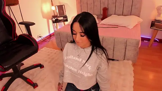 EmmyEvans1 online show from 02-13-25, 07:52