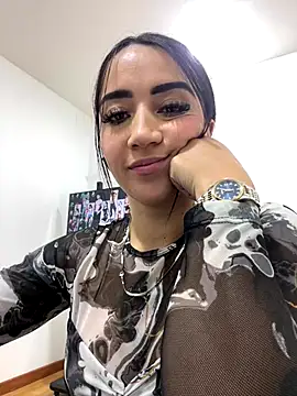 EmmyEvans1 online show from 10-23-25, 07:34