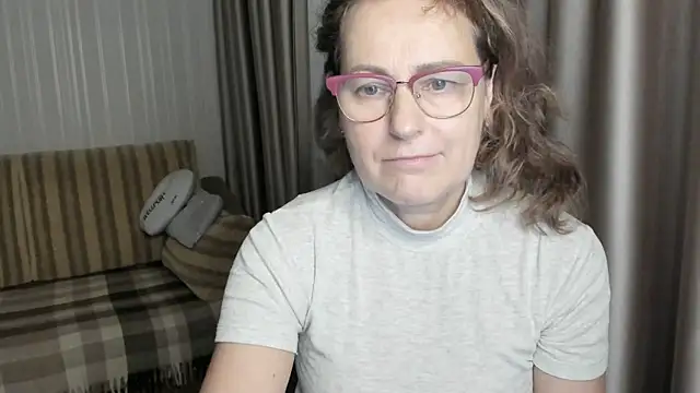 lauraoven online show from 01-13-25, 03:47