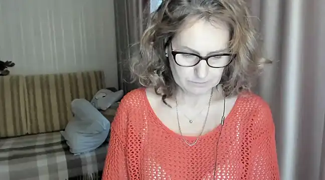 lauraoven online show from 02-04-25, 01:59