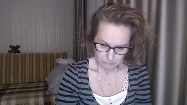 lauraoven online show from 02-17-25, 05:43