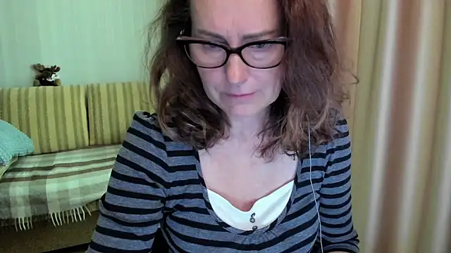lauraoven online show from 06-19-26, 08:18