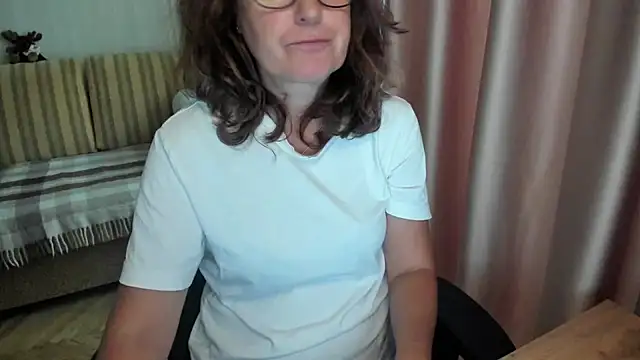 lauraoven online show from 07-23-26, 01:42