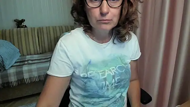 lauraoven online show from 08-06-26, 03:36