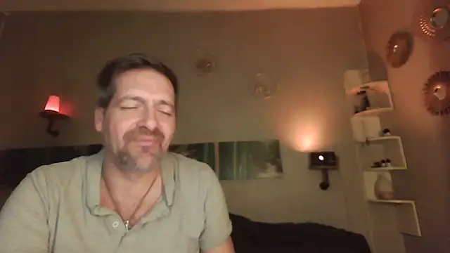 Snapshot of matrikes1 chatting on 12-13-24, 12:42 matrikes1 online show from 12-13-24, 12:42