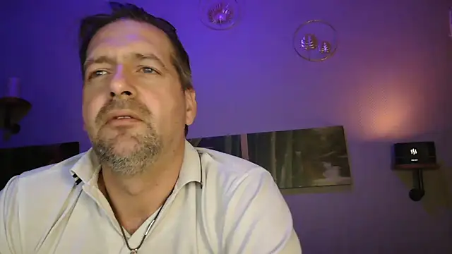 Snapshot of matrikes1 chatting on 12-16-24, 07:54 matrikes1 online show from 12-16-24, 07:54