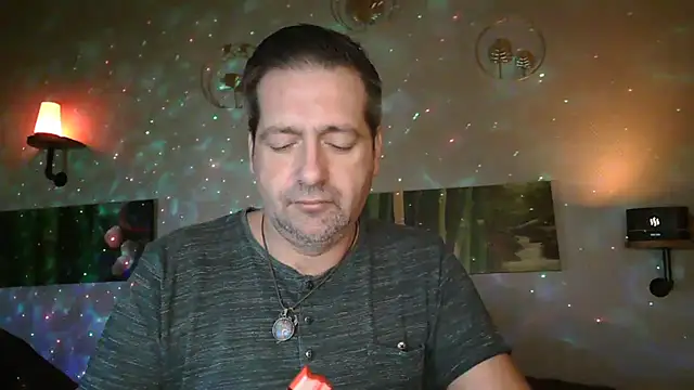 Snapshot of matrikes1 chatting on 12-23-24, 05:43 matrikes1 online show from 12-23-24, 05:43