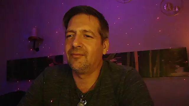 Snapshot of matrikes1 chatting on 12-23-24, 08:47 matrikes1 online show from 12-23-24, 08:47