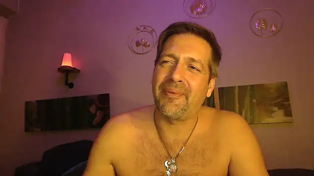 Snapshot of matrikes1 chatting on 12-28-24, 02:33 matrikes1 online show from 12-28-24, 02:33