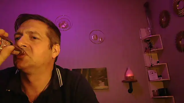 Snapshot of matrikes1 chatting on 01-12-25, 07:53 matrikes1 online show from 01-12-25, 07:53