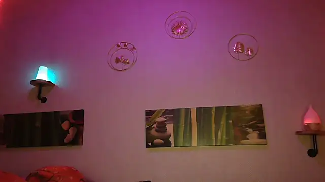 Snapshot of matrikes1 chatting on 01-19-25, 12:06 matrikes1 online show from 01-19-25, 12:06