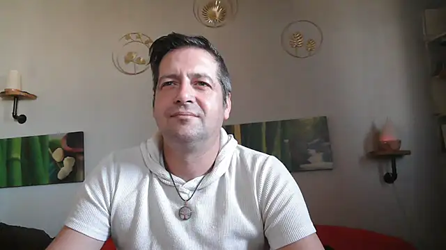 Snapshot of matrikes1 chatting on 01-26-25, 01:04 matrikes1 online show from 01-26-25, 01:04