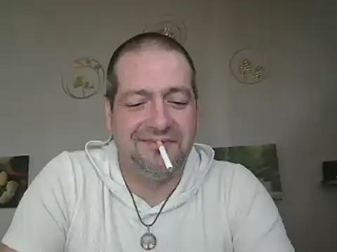 Snapshot of matrikes1 chatting on 02-09-25, 10:42 matrikes1 online show from 02-09-25, 10:42