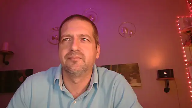 Snapshot of matrikes1 chatting on 02-14-25, 06:40 matrikes1 online show from 02-14-25, 06:40