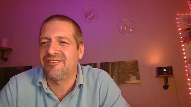 Snapshot of matrikes1 chatting on 02-14-25, 09:43 matrikes1 online show from 02-14-25, 09:43