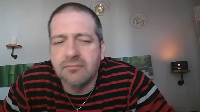 Snapshot of matrikes1 chatting on 02-19-25, 02:01 matrikes1 online show from 02-19-25, 02:01