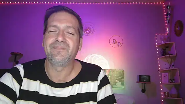 Snapshot of matrikes1 chatting on 10-31-25, 07:48 matrikes1 online show from 10-31-25, 07:48