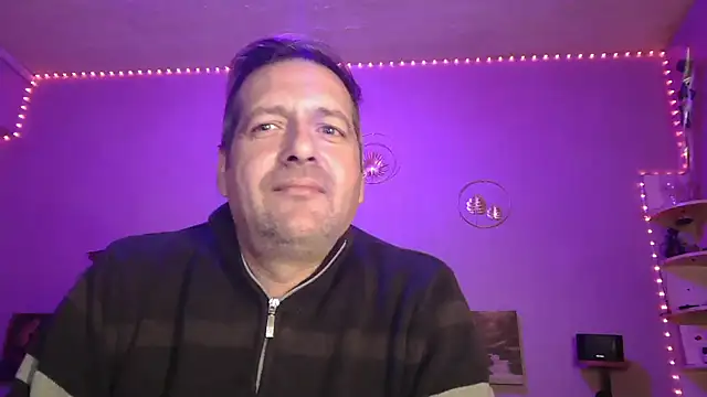 Snapshot of matrikes1 chatting on 12-22-25, 05:54 matrikes1 online show from 12-22-25, 05:54