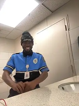 Snapshot of danieldonte chatting on 11-15-25, 05:42 danieldonte online show from 11-15-25, 05:42