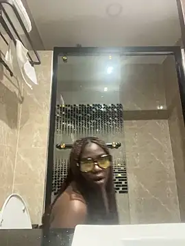 Snapshot of Sweetbootty chatting on 01-15-25, 12:19 Sweetbootty online show from 01-15-25, 12:19