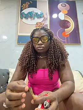 Snapshot of Sweetbootty chatting on 02-16-25, 04:53 Sweetbootty online show from 02-16-25, 04:53