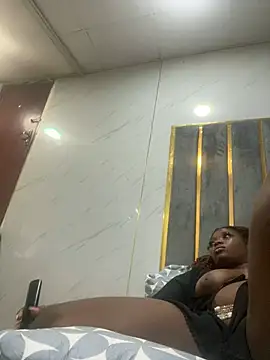 Snapshot of Sweetbootty chatting on 02-21-25, 03:23 Sweetbootty online show from 02-21-25, 03:23