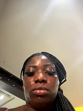 Snapshot of Sweetbootty chatting on 09-30-25, 12:43 Sweetbootty online show from 09-30-25, 12:43