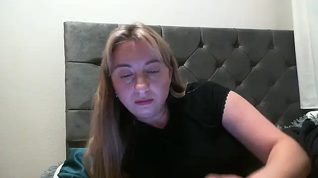 SusanCurt online show from 10-18-25, 06:52