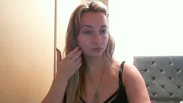 SusanCurt online show from 10-21-25, 09:10